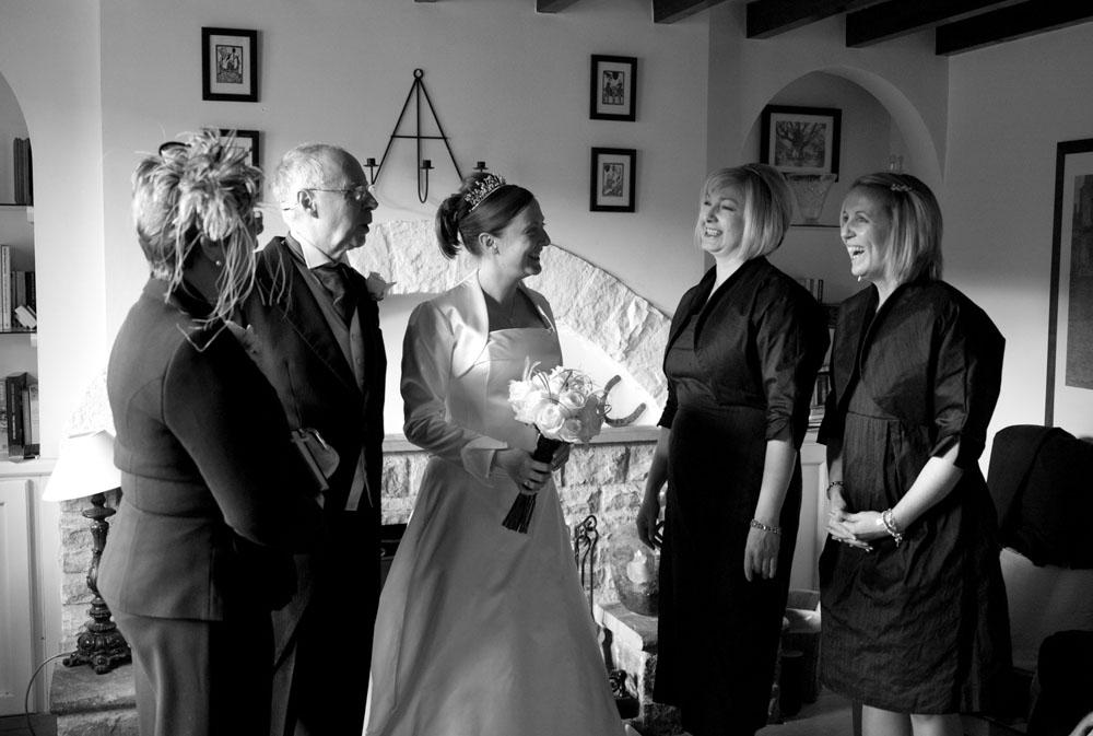 Group photo of the Bride's family in Black and white